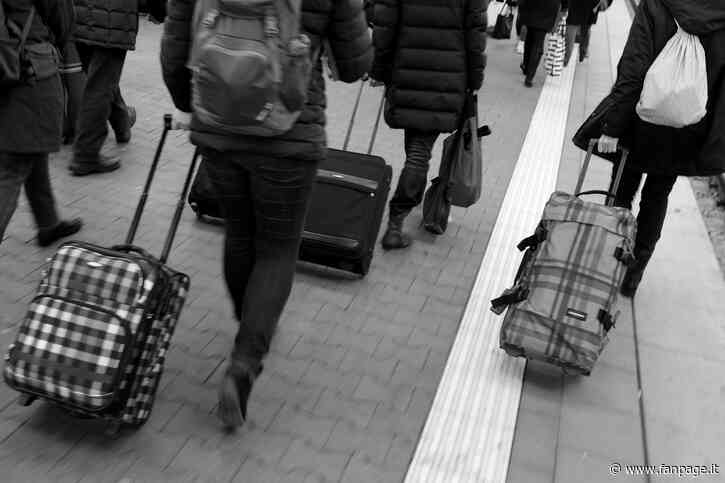 Truffa agenzia di viaggi di Gragnano: i carabinieri sequestrano documenti e biglietti - Fanpage.it