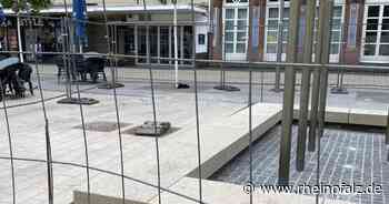 Letzte Restarbeiten am Brunnen auf dem Schillerplatz - Kaiserslautern - Rheinpfalz.de