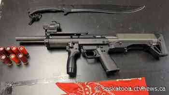 Man charged after Saskatoon police seize shotgun, machete from home