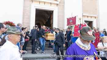 Maranello L'addio al 42enne Alessandro Bonucchi «Sarai sempre con noi» In centinaia per “Bonnu” - La Gazzetta di Modena