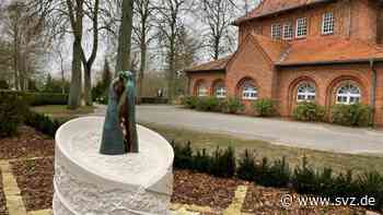 Friedhof in Parchim: Rundgang erinnert an das Wirken des Baumeisters Werner Cords - svz – Schweriner Volkszeitung