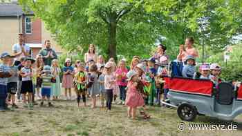 Kita „Spielland – Anne Frank“: Kinder aus Parchim basteln Saatkugeln und sorgen für Bienennahrung - svz – Schweriner Volkszeitung