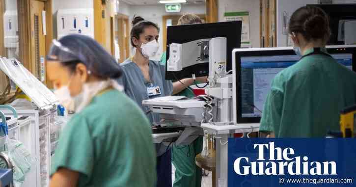 Nurses in England face £1,600 real-terms hit if NHS pay rises 3%