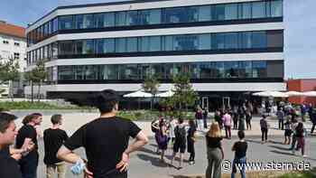 Jena: Neues Forschungsgebäude für Infektionsbiologie eröffnet - STERN.de