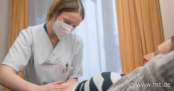 Vom Hörsaal in die Praxis: Hebammen-Studentinnen sammeln Erfahrungen im Kreissaal - Mindener Tageblatt