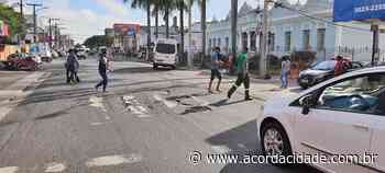 Condutores e pedestres reclamam de buracos na Rua Visconde do Rio Branco - Acorda Cidade