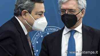 Draghi apre al taglio del cuneo fiscale: “Ma adesso il clima deve cambiare” - La Stampa