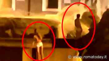 Lei in topless, lui urina: ennesimo sfregio ad una fontana di Roma