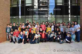 Estudiantes de Posadas y Cerro Azul visitaron la Legislatura Provincial - economis.com.ar