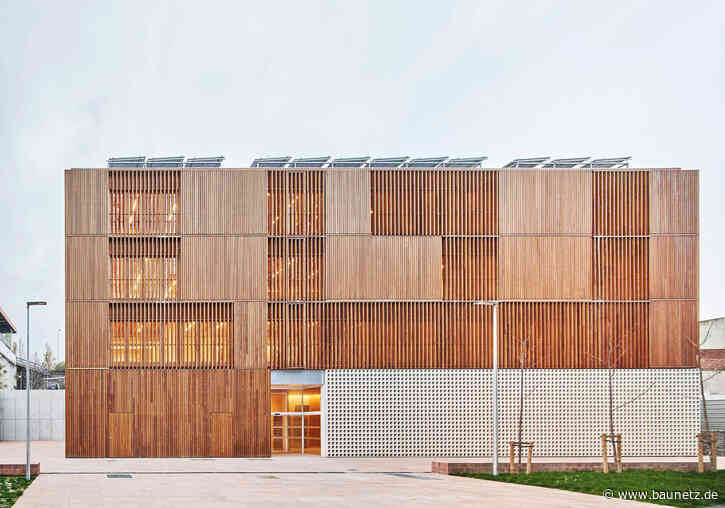 Zwischen Schnellstraßen und Autobahnen
 - Gemeinschaftszentrum in Barcelona von Haz Arquitectura