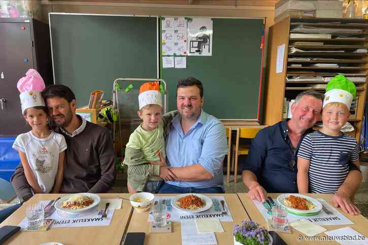 Ook de liefde van de vader gaat door de maag: kleuters maken spaghetti voor hun papa’s