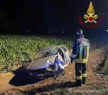 Auto finisce fuori strada a Fossano: una donna incastrata nel mezzo, soccorsa dai Vigili del Fuoco - TargatoCn.it