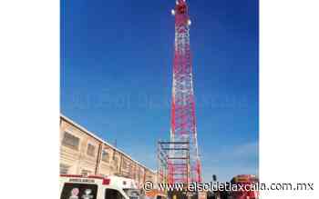 Sujeto drogado escala hasta lo alto de una antena, en Apizaco; lo rescata PC - El Sol de Tlaxcala