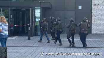 Messer-Attacke in Hochschule in Hamm-Lippstadt: Studenten überwältigen Täter - Mehrere Verletzte