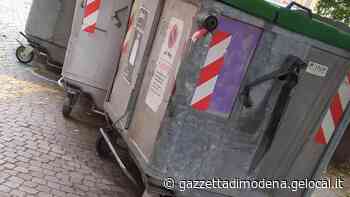 Modena Disabili in centro: «Per 4 giorni bloccati da furgoni e cassonetti» - La Gazzetta di Modena