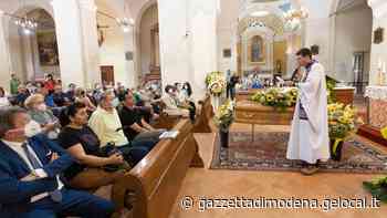 Modena, il funerale di Ermes, addio tra ricordi e risate - La Gazzetta di Modena