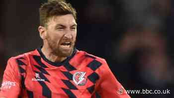 Lancashire fight back to win thrilling Roses match - T20 Blast round-up