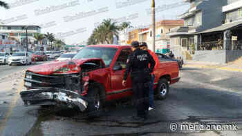 Invadió carril y destrozó camioneta en el bulevar Tepic-Xalisco - Meridiano.mx