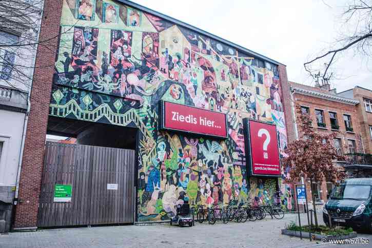 Delen van afgebroken stripmuur Hasselaar Brecht Evens geveild: “Opbrengst gaat naar nieuwe muur in Antwerpen”