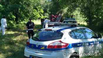 Parma, la polizia locale rimuove gli accampamenti lungo gli argini. "Sequestrate armi da taglio" - La Repubblica