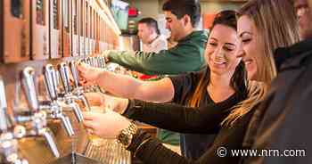 Smokin’ Oak delivers its pizzas with a side of self-serve alcohol