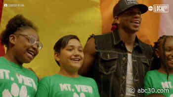 Jimmie Allen Joins Elementary School Kids For Heartfelt Performance