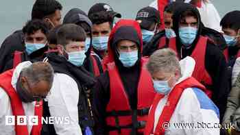 Flight to take UK asylum seekers to Rwanda allowed