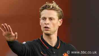 Frenkie de Jong: Manchester United contact Barcelona over midfielder
