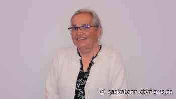 Sask. woman waited 2 weeks to surprise family with news of $250,000 lottery win