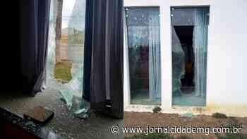 Em Lagoa da Prata, Terminal Turístico da Praia Municipal é alvo de vandalismo - Jornal Cidade