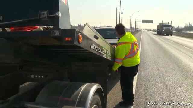 Alberta tow trucks allowed to use blue lights to enhance roadside visibility