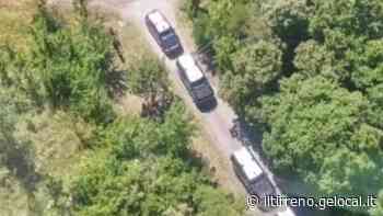 Cecina, latitante arrestato mentre fa il bagno in piscina: l'amico lo "tagga" sui social e arrivano i carabinieri - Il Tirreno