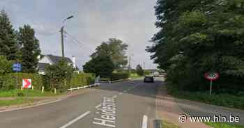 Auto belandt in gracht na ongeval: 57-jarige bestuurster lichtgewond - Het Laatste Nieuws