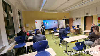 Sachsen-Anhalts Bildungsministerin hat neun weitere Schulen im Land zu „Internet-ABC-Schulen“ erklärt. Eine von ihnen ist die Grundschule in Jübar. - az-online.de