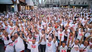 Bologna si sveglia all'alba e corre la Run 5.30. Romano Prodi tra i runner: "Meravigliosa corsetta" - La Repubblica