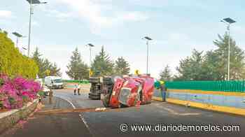Vuelca tráiler en la México-Cuernavaca; llevaba marranitos - Diario de Morelos