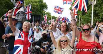 Crowds gather outside Buckingham Palace for star-studded jubilee concert - The Irish Times