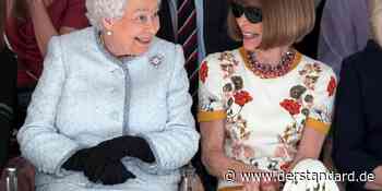 Bodenständige Exzentrik: Die Mode der Queen - DER STANDARD