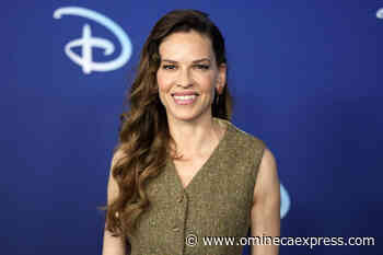 New York woman finds lost dachshund – in Hilary Swank’s lap - Omineca Express