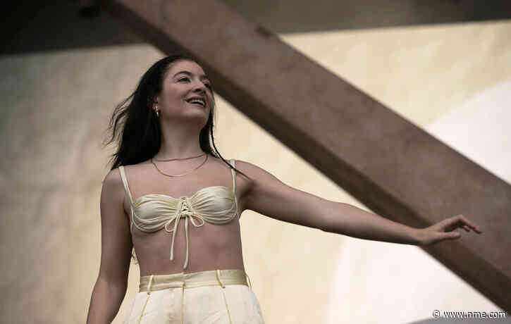Watch Lorde cover Bananarama’s ‘Cruel Summer’ at Primavera Sound 2022