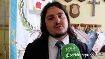 Bacoli, il sindaco contro i lidi che vietano cibo e bevande ai bagnanti: 'Sanzioni e revoche' - Repubblica TV