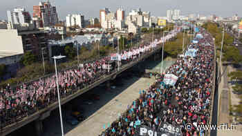 Multitud marcha contra la pobreza en Buenos Aires - RFI Español