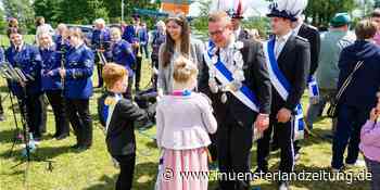 MLZ+ Viele Fotos und Video: Drei Anwärter wollten die Königswürde von Almsick - Münsterland Zeitung