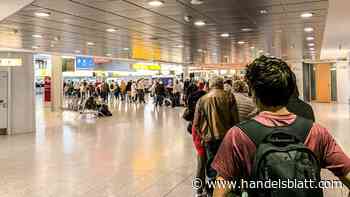 Personalmangel: Warten statt Fliegen: Erhebliche Engpässe durch Mangelwirtschaft in der Luftfahrt - Handelsblatt