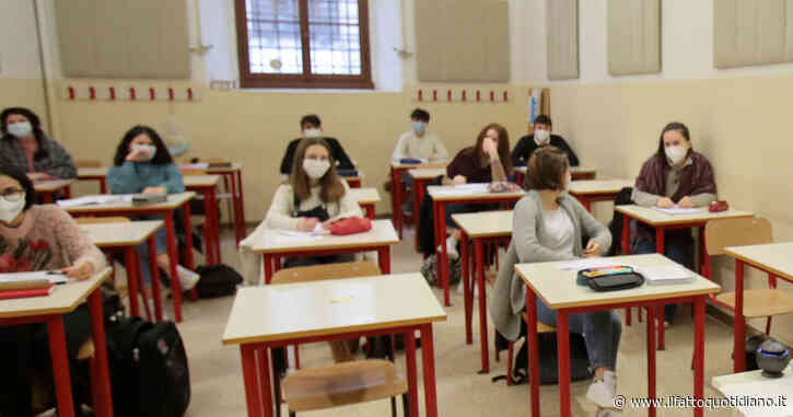 Maturità 2022, non basta il toto-temi: sulla mascherina ancora regna il caos. Costa: “Gli esami siano senza, ci sarà un nuovo decreto”