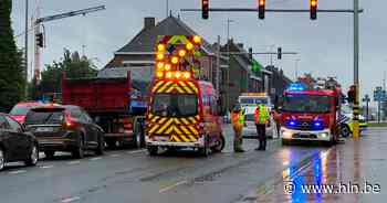 Kop-staartbotsing aan kruispunt Vijfhuizen | Erpe-Mere | hln.be - Het Laatste Nieuws