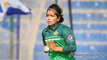Fatima Sana receives commemorative cap for ICC Womens ODI Team of the Year 2021 - Geo Super