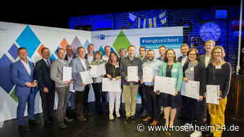 IHK ehrt ehrenamtliche Prüferinnen und Prüfer aus dem Raum Rosenheim: 16 Geehrte erhalten Ehrennadeln