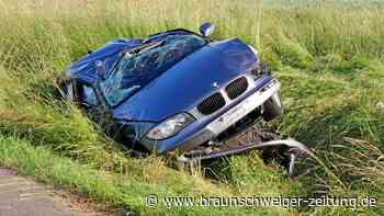 Schwerer Verkehrsunfall in Salzgitter – Auto fährt in den Graben