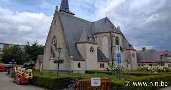 Dak van Sint-Jacobuskerk in Borsbeek gerenoveerd - Het Laatste Nieuws